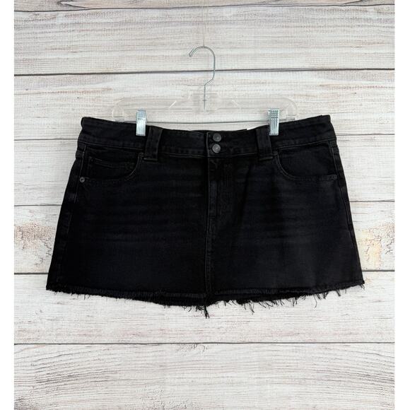 American Eagle Dresses & Skirts - American Eagle Low Rise Mini Skirt Womens 14/32W Black Cut Off NEW